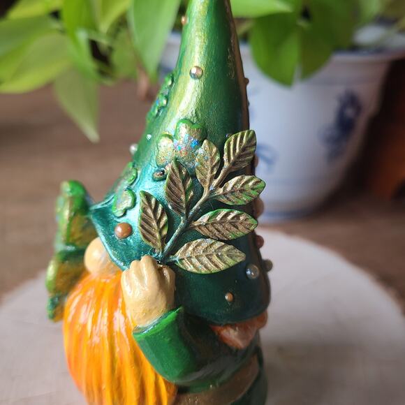 St. Patricks Day Gnome Sparkle Metallic Hand Painted Irish Leprechaun Figure - Picture 2 of 10